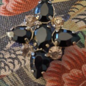 BLACK ONEX BROOCH